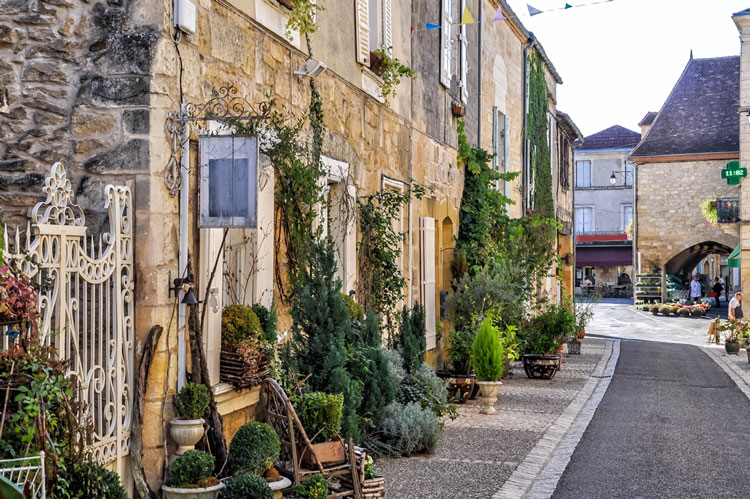 camping les terrasses de dordogne les villages du perigord