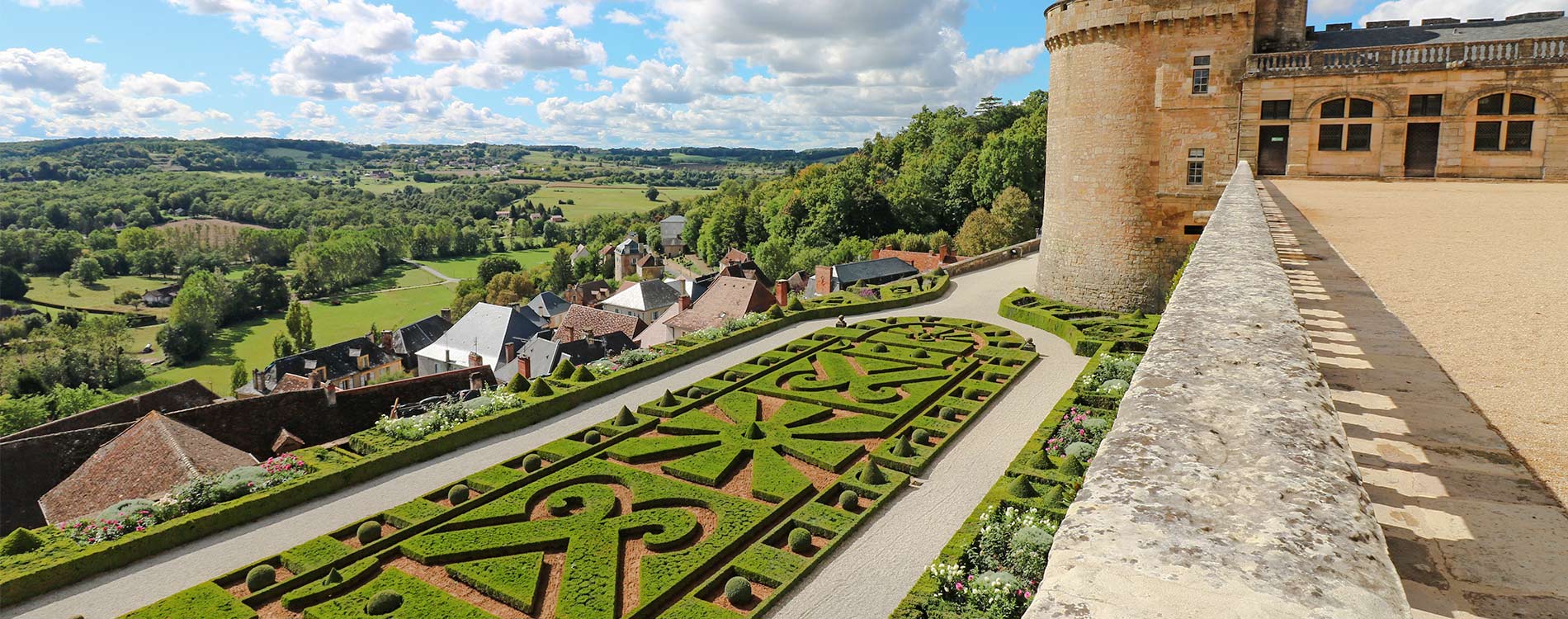 chateau hautefort